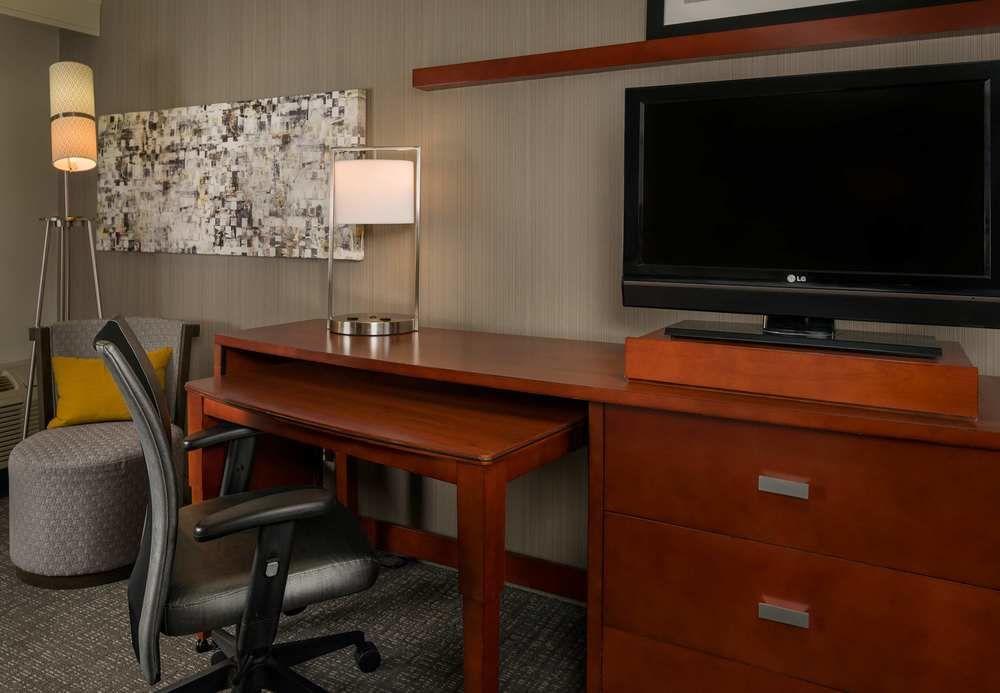 Courtyard By Marriott New Haven Orange Hotel Bagian luar foto