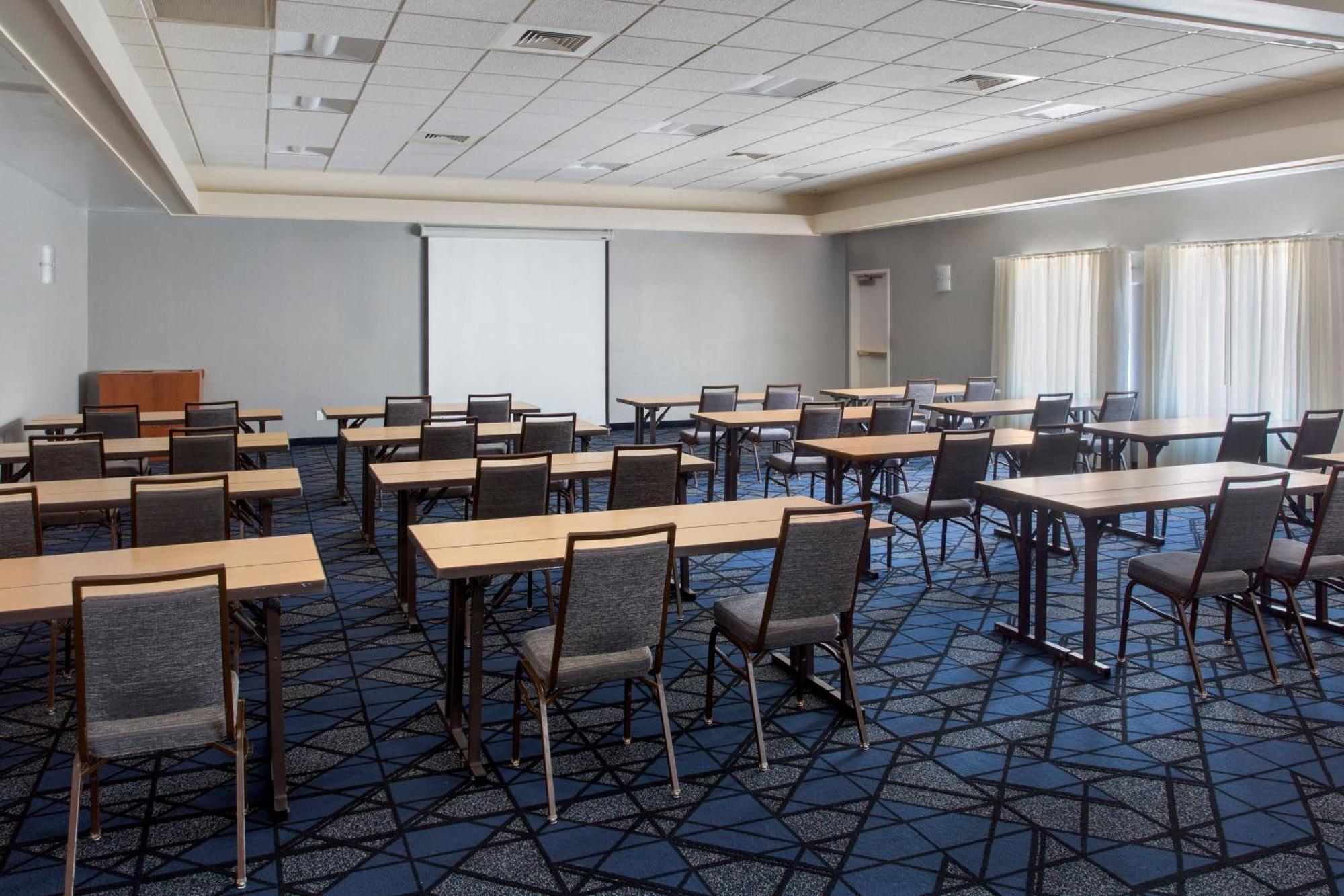 Courtyard By Marriott New Haven Orange Hotel Bagian luar foto