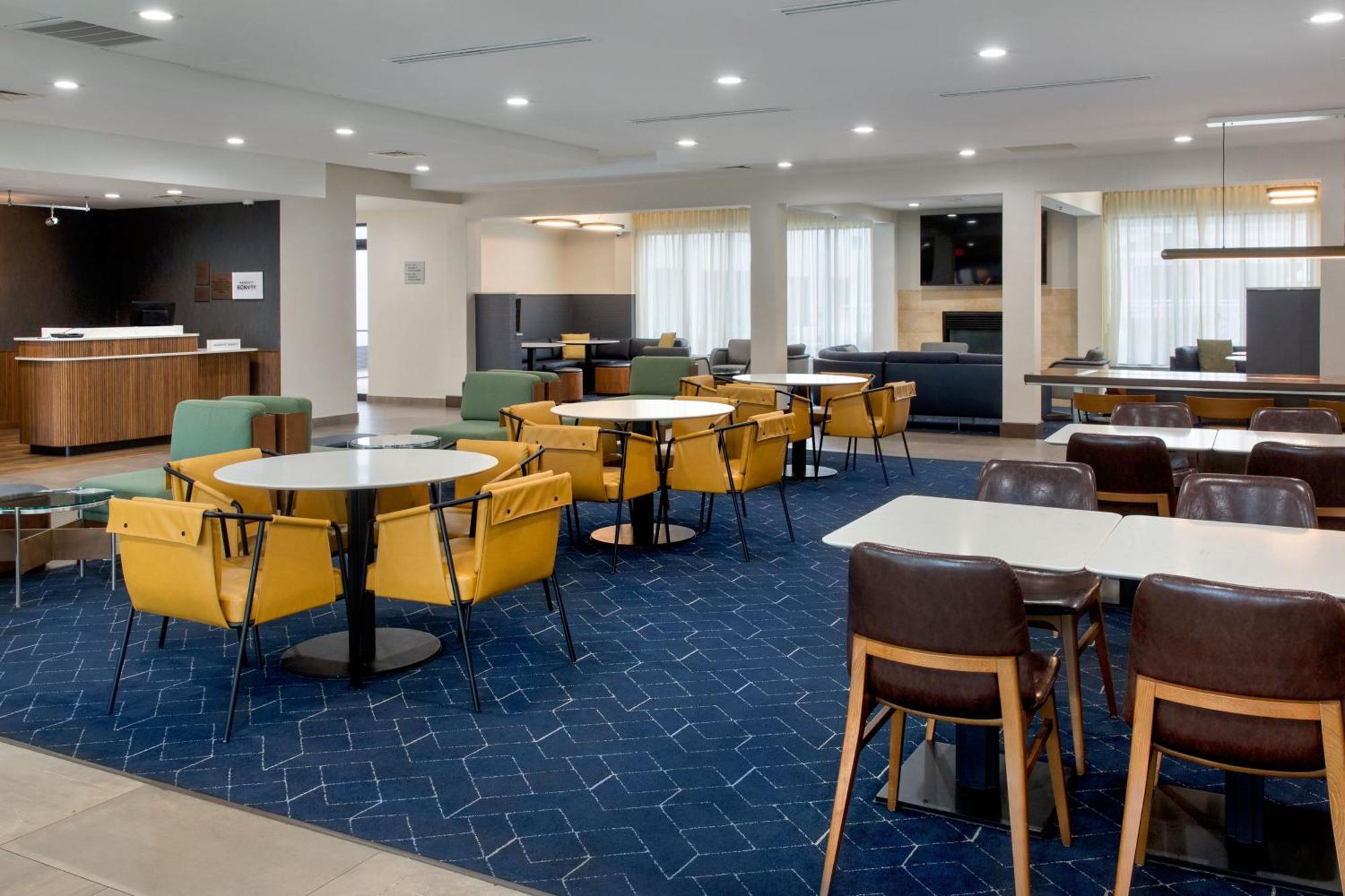 Courtyard By Marriott New Haven Orange Hotel Bagian luar foto