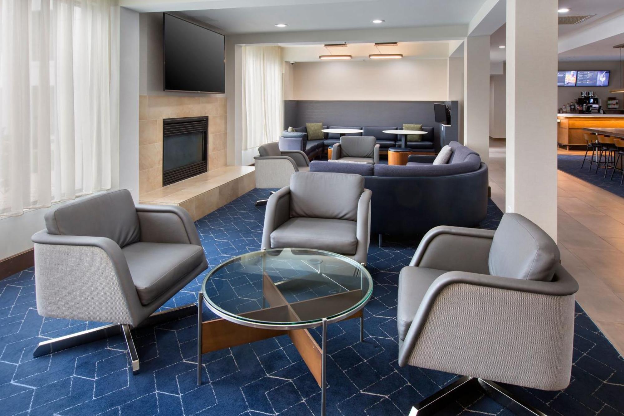 Courtyard By Marriott New Haven Orange Hotel Bagian luar foto
