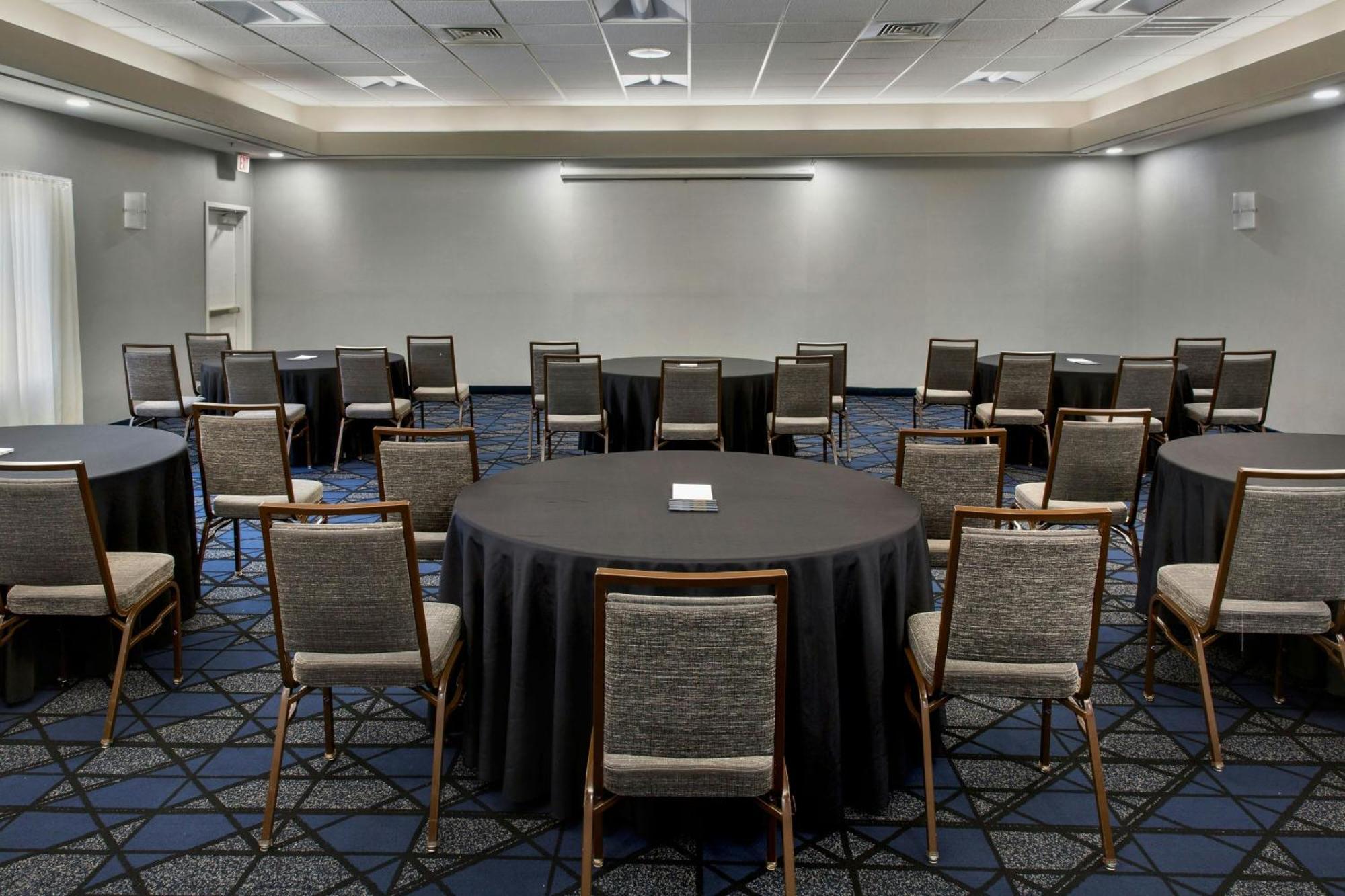 Courtyard By Marriott New Haven Orange Hotel Bagian luar foto