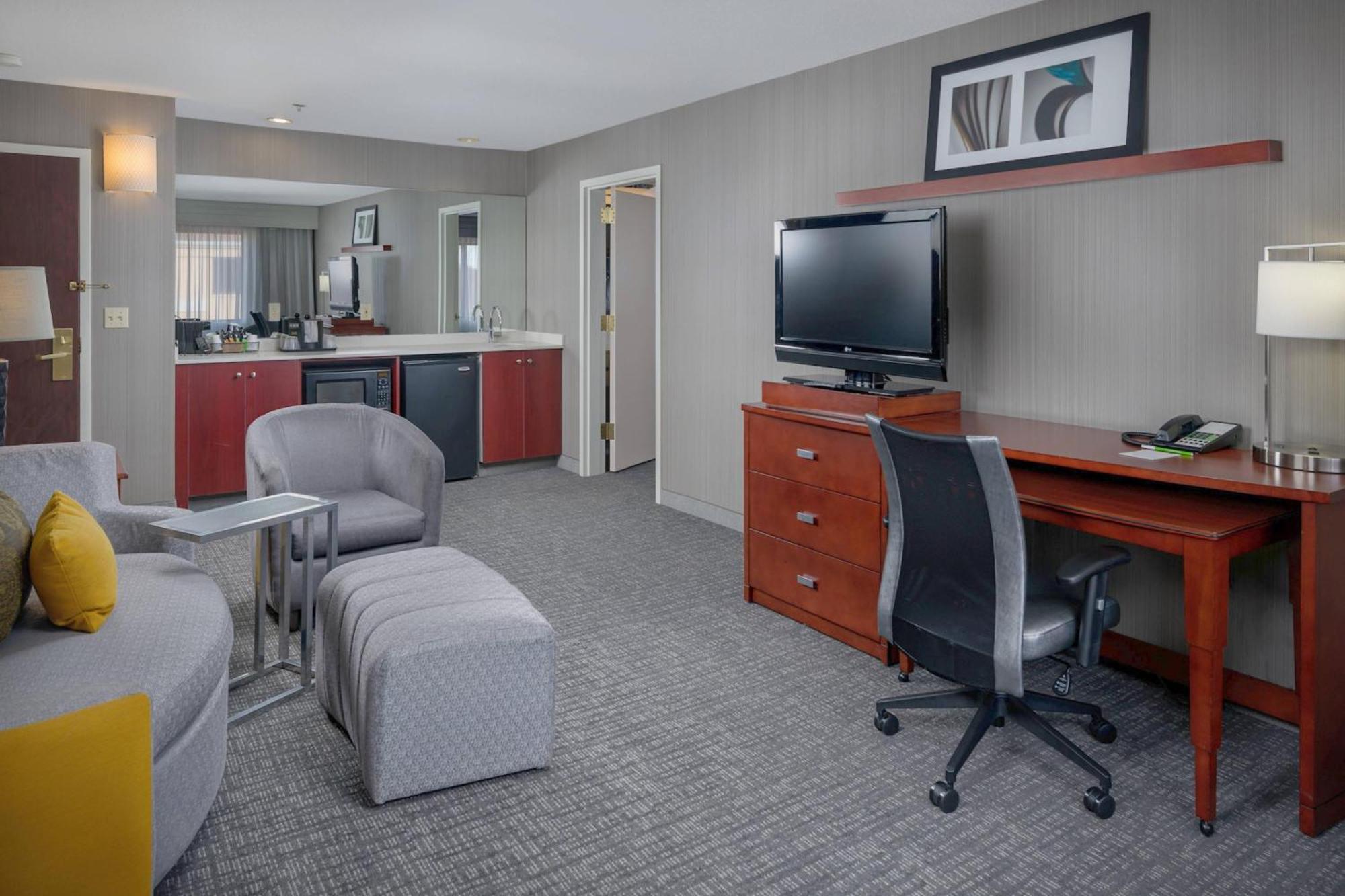 Courtyard By Marriott New Haven Orange Hotel Bagian luar foto