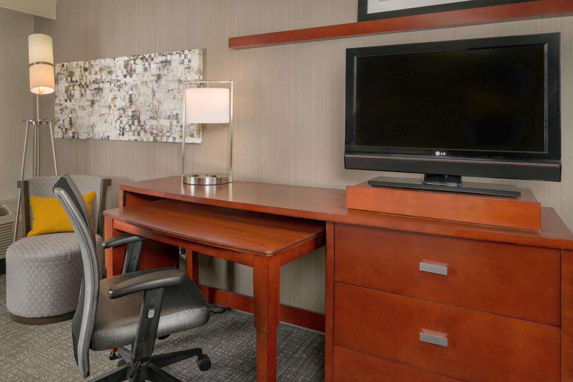 Courtyard By Marriott New Haven Orange Hotel Bagian luar foto