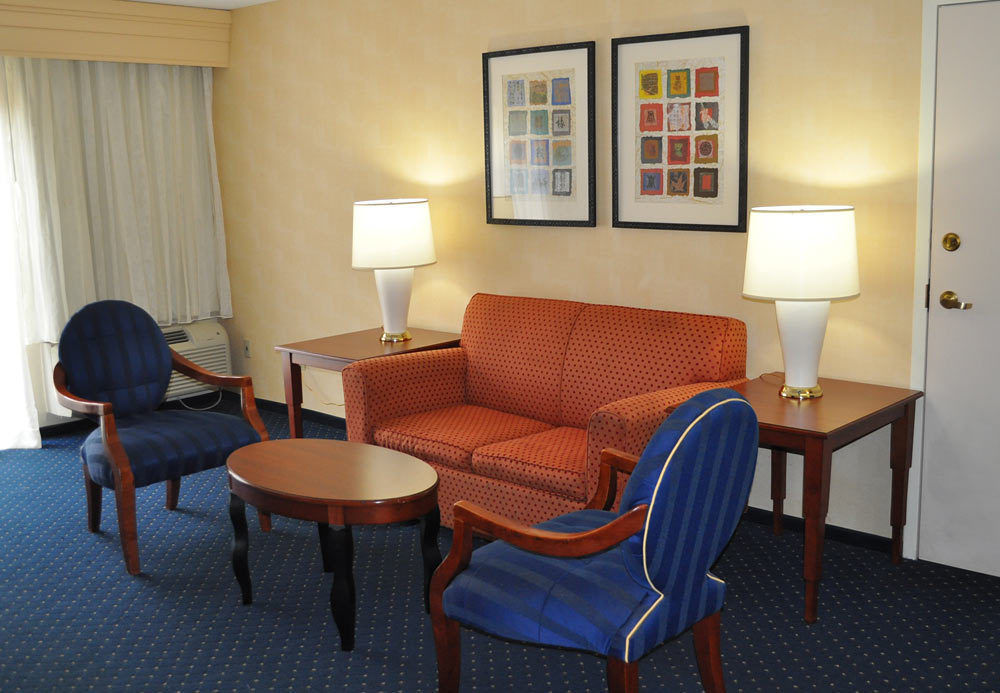 Courtyard By Marriott New Haven Orange Hotel Bagian luar foto