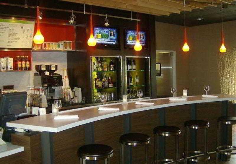 Courtyard By Marriott New Haven Orange Hotel Bagian luar foto