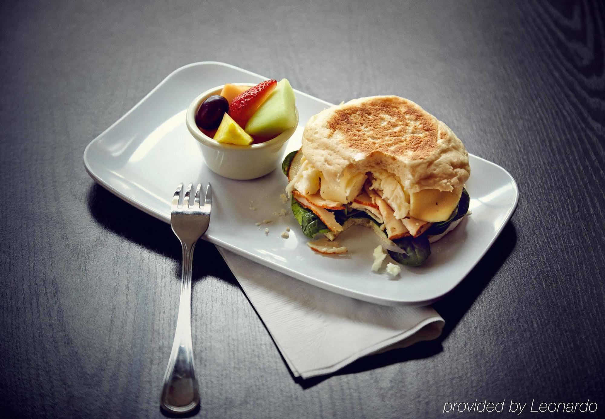 Courtyard By Marriott New Haven Orange Hotel Bagian luar foto